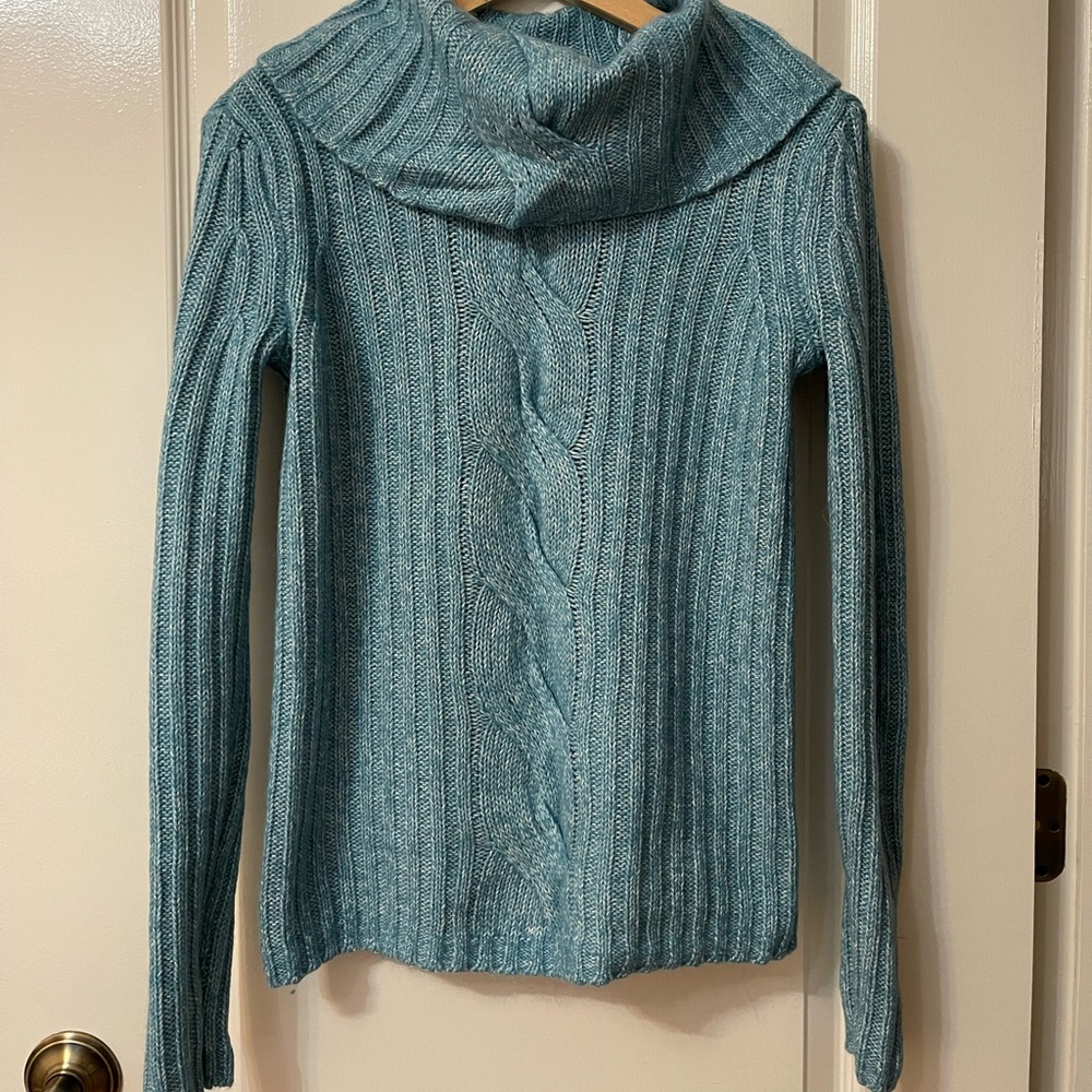 BOGO 🚨 Tommy Hilfiger Sweater